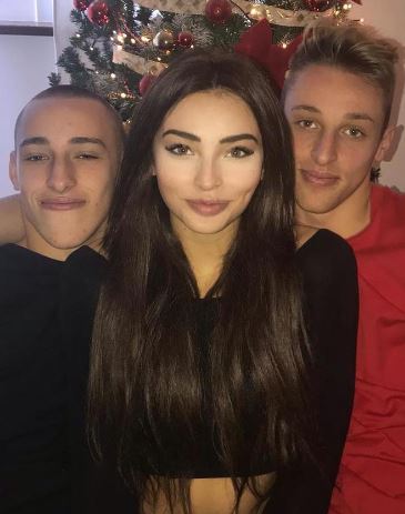 Davide Frattesi with his siblings